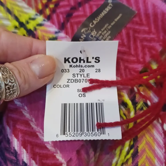 NWT D&Y Softer Than Cashmere Stunning Scarf - Picture 3 of 6